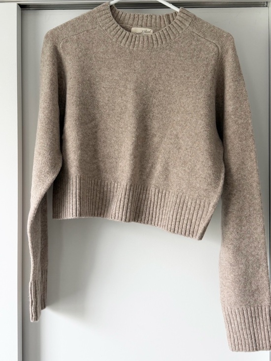 Universal Thread Sweaters - Universal thread Women's Beige Crewneck Cropped Sweater